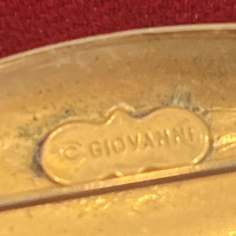 Giovanni Vintage brooch